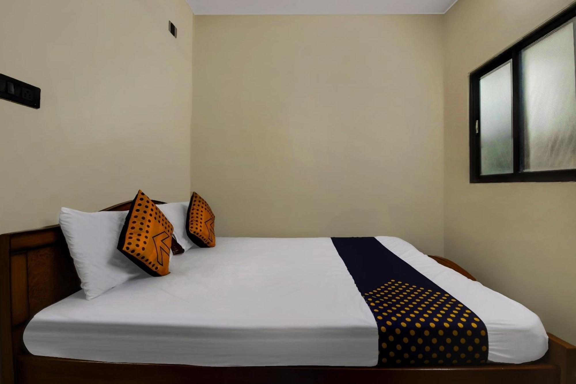 Spot On 73621 Srinivasa Boarding And Lodging Jālahalli Esterno foto