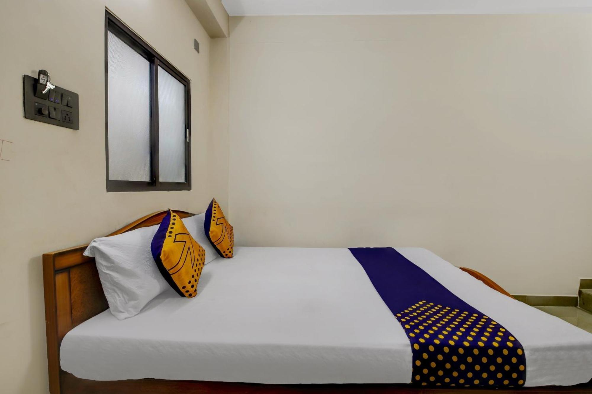 Spot On 73621 Srinivasa Boarding And Lodging Jālahalli Esterno foto