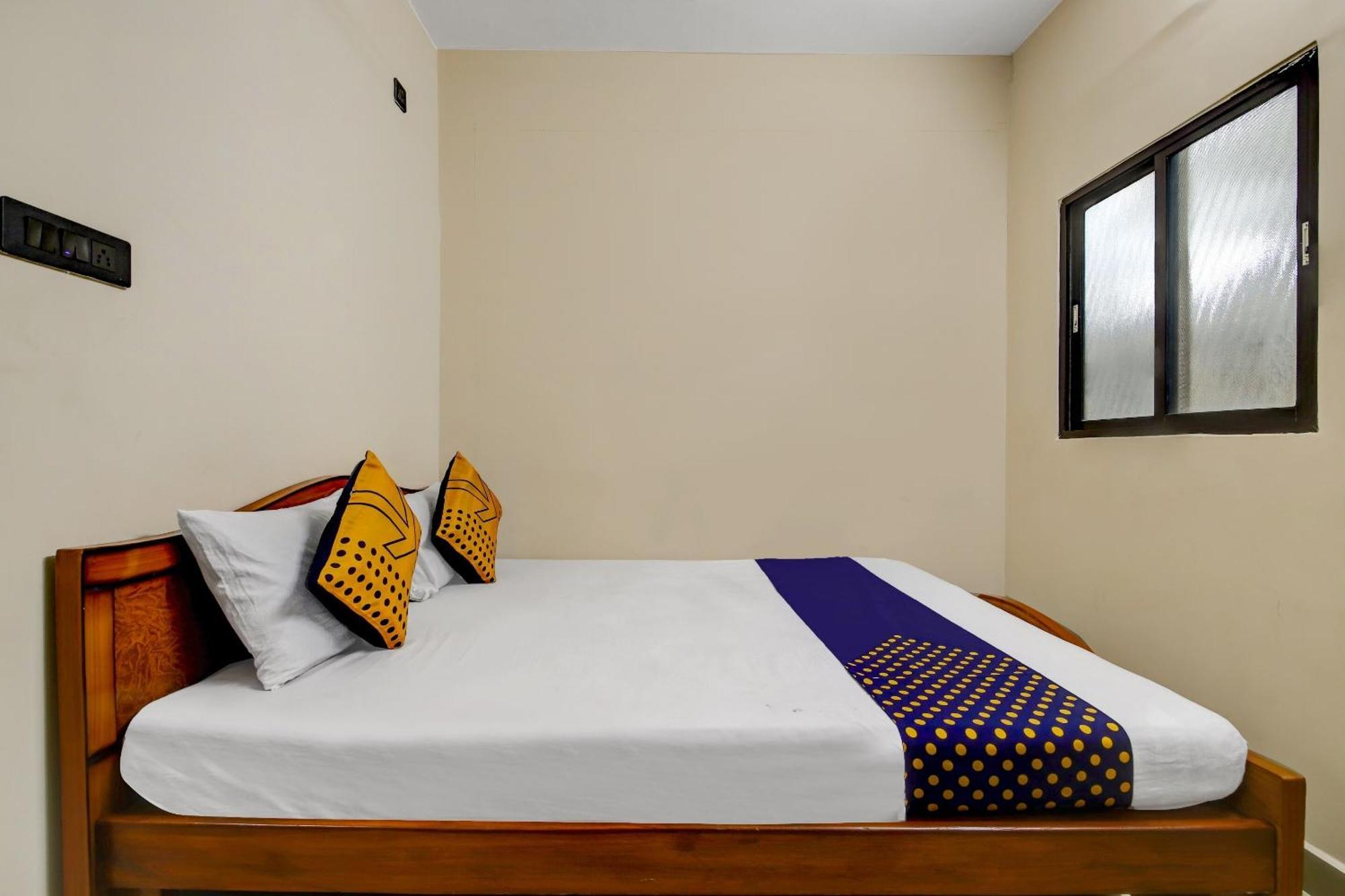 Spot On 73621 Srinivasa Boarding And Lodging Jālahalli Esterno foto