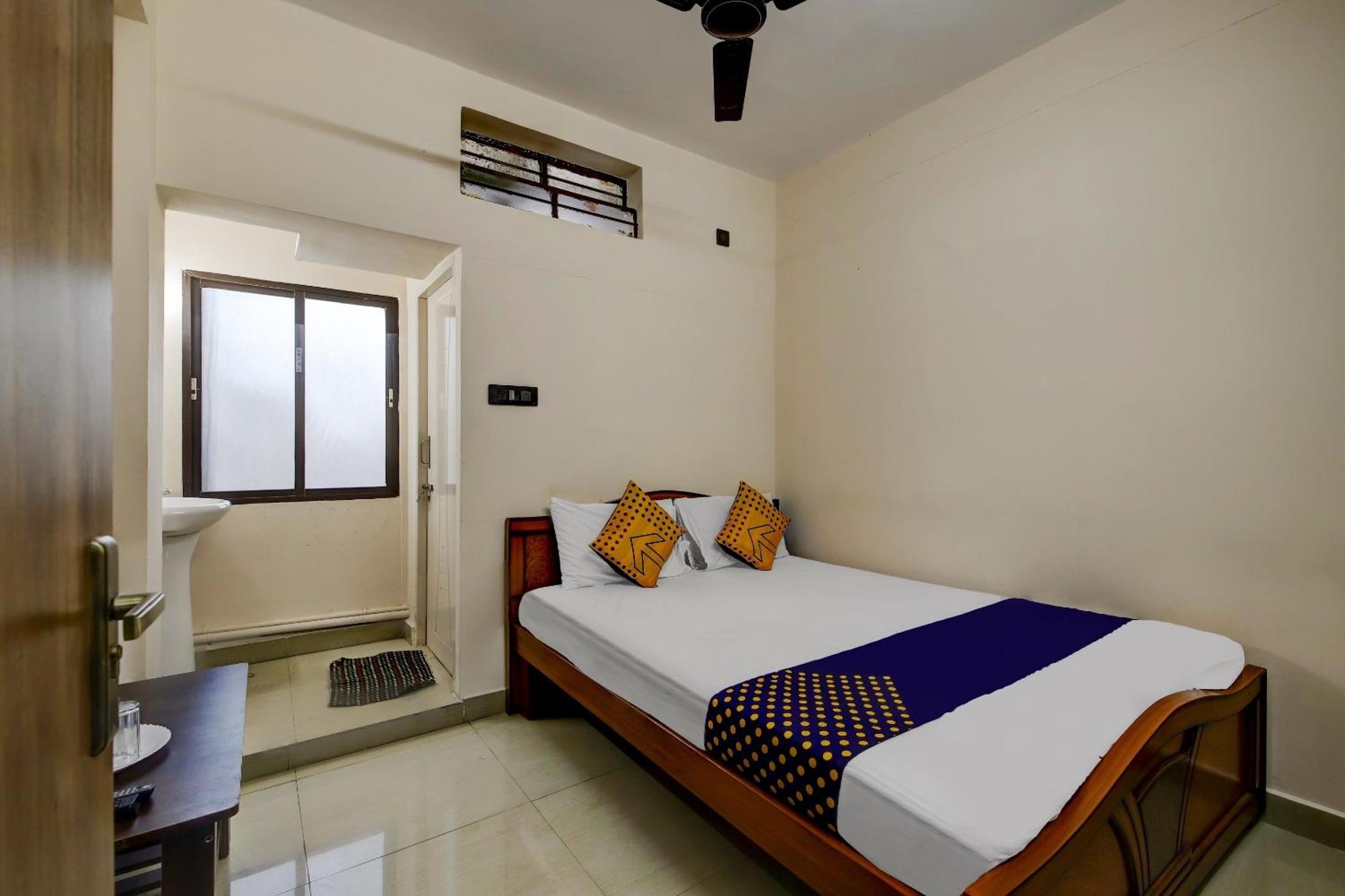 Spot On 73621 Srinivasa Boarding And Lodging Jālahalli Esterno foto