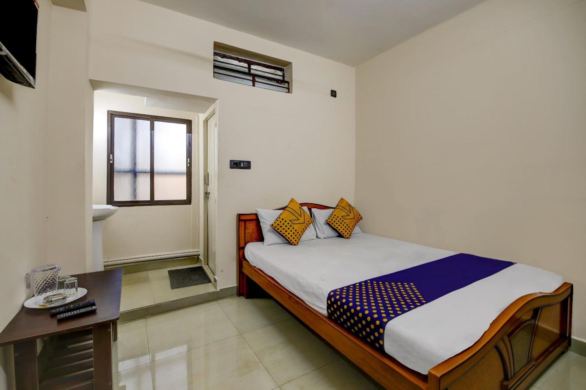 Spot On 73621 Srinivasa Boarding And Lodging Jālahalli Esterno foto