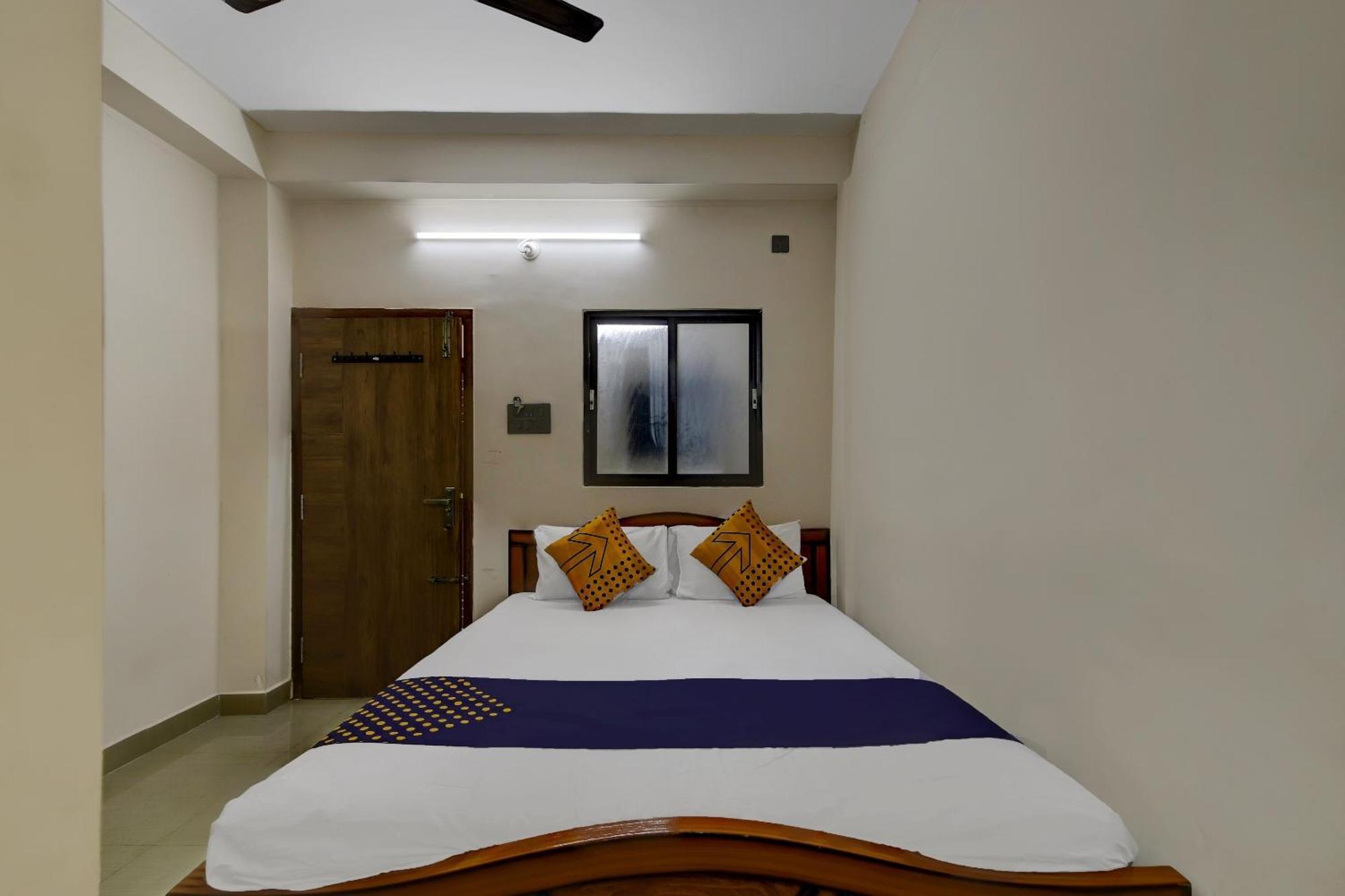 Spot On 73621 Srinivasa Boarding And Lodging Jālahalli Esterno foto